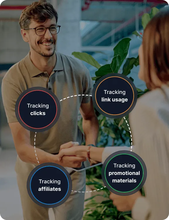Un affiliate manager stringe la mano a un partner, con icone che rappresentano il tracciamento di click, utilizzo dei link, affiliati e materiali promozionali.