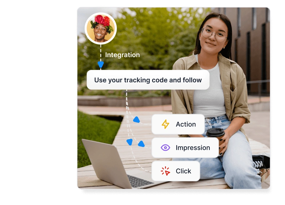 Immagine di repertorio di una donna al telefono, accanto a una semplice illustrazione che mostra come funziona Post Affiliate Pro, insieme a diversi badge di premi.